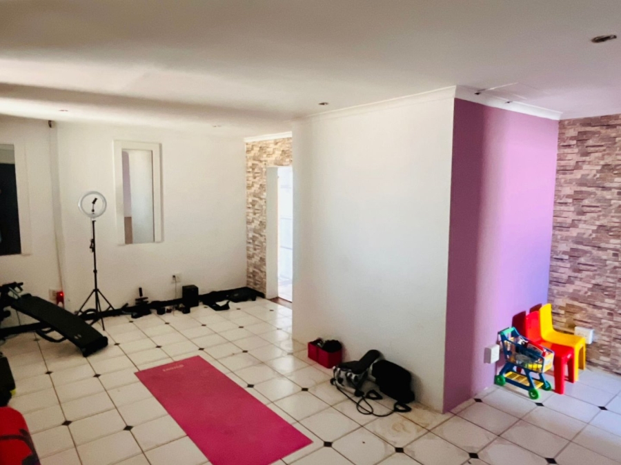 4 Bedroom Property for Sale in Wavecrest Western Cape